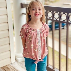 Adorable Avery Mauve Daisy Top